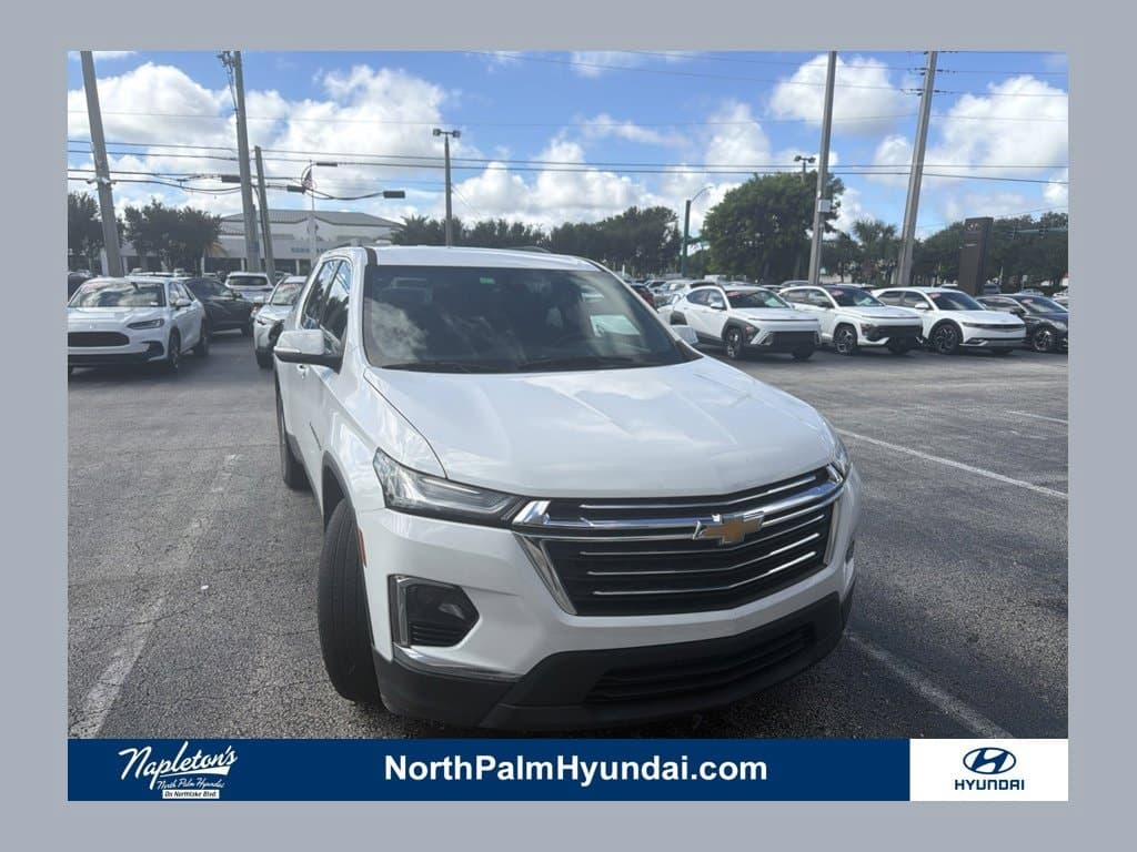2022 Chevrolet Traverse LT Leather — photo 1 of 6