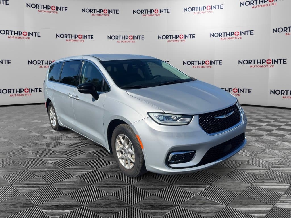 2024 Chrysler Pacifica Touring L — photo 1 of 31