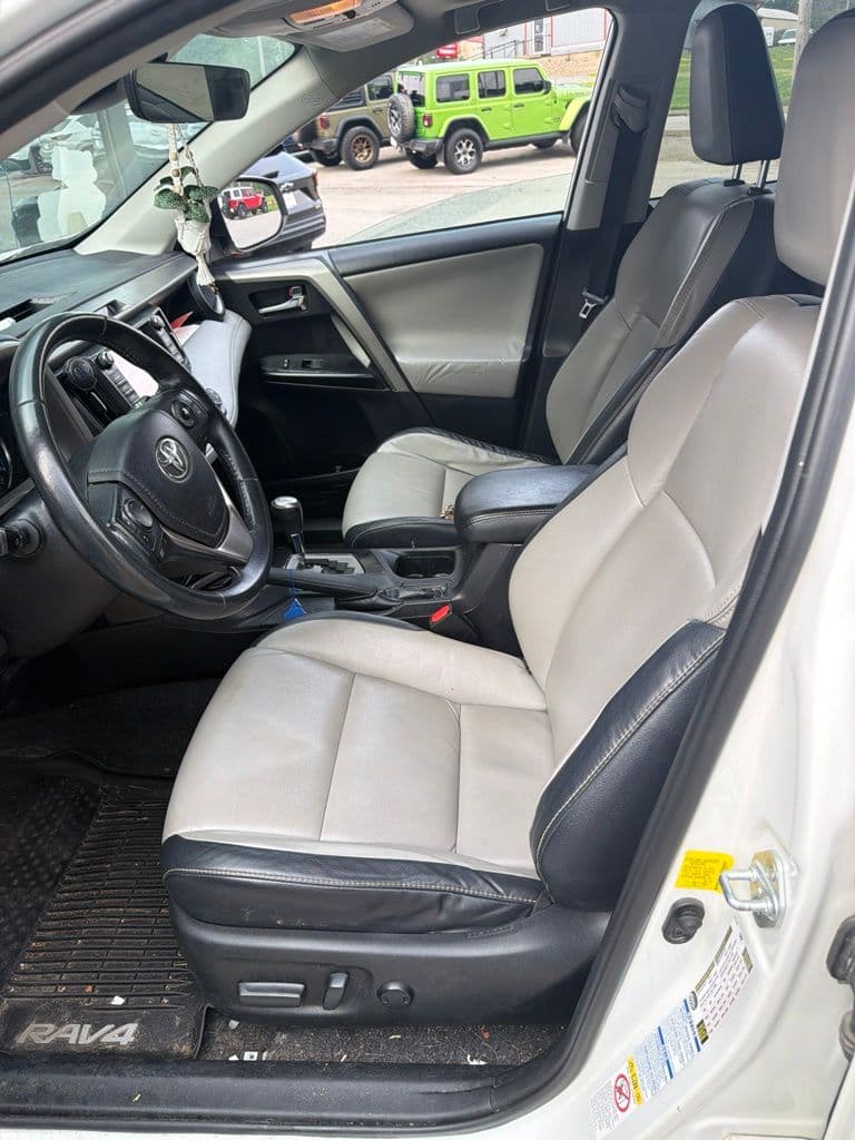 2017 Toyota RAV4 Limited — photo 1 of 8