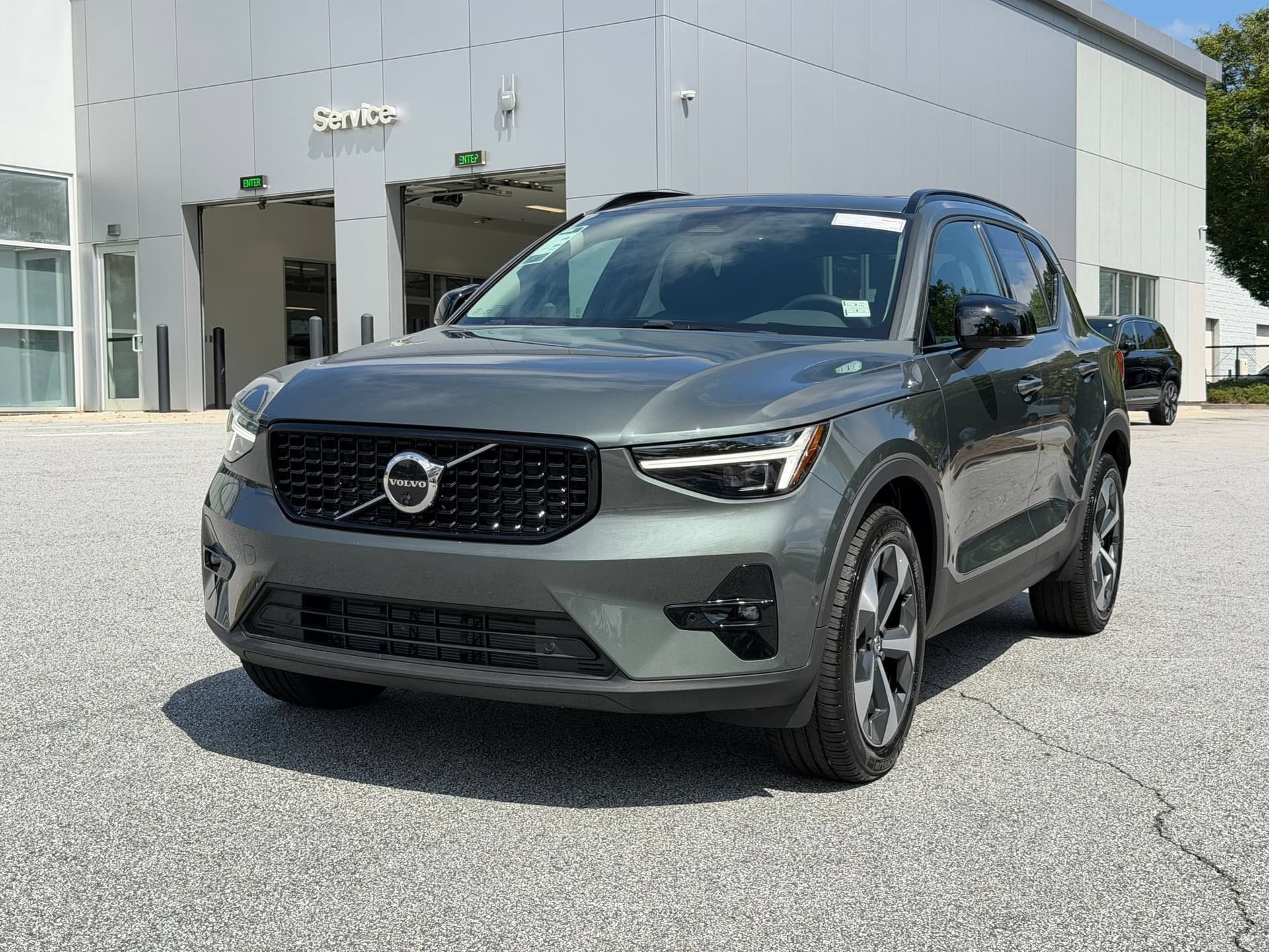 2026 Volvo XC40 B5 Plus — photo 1 of 31