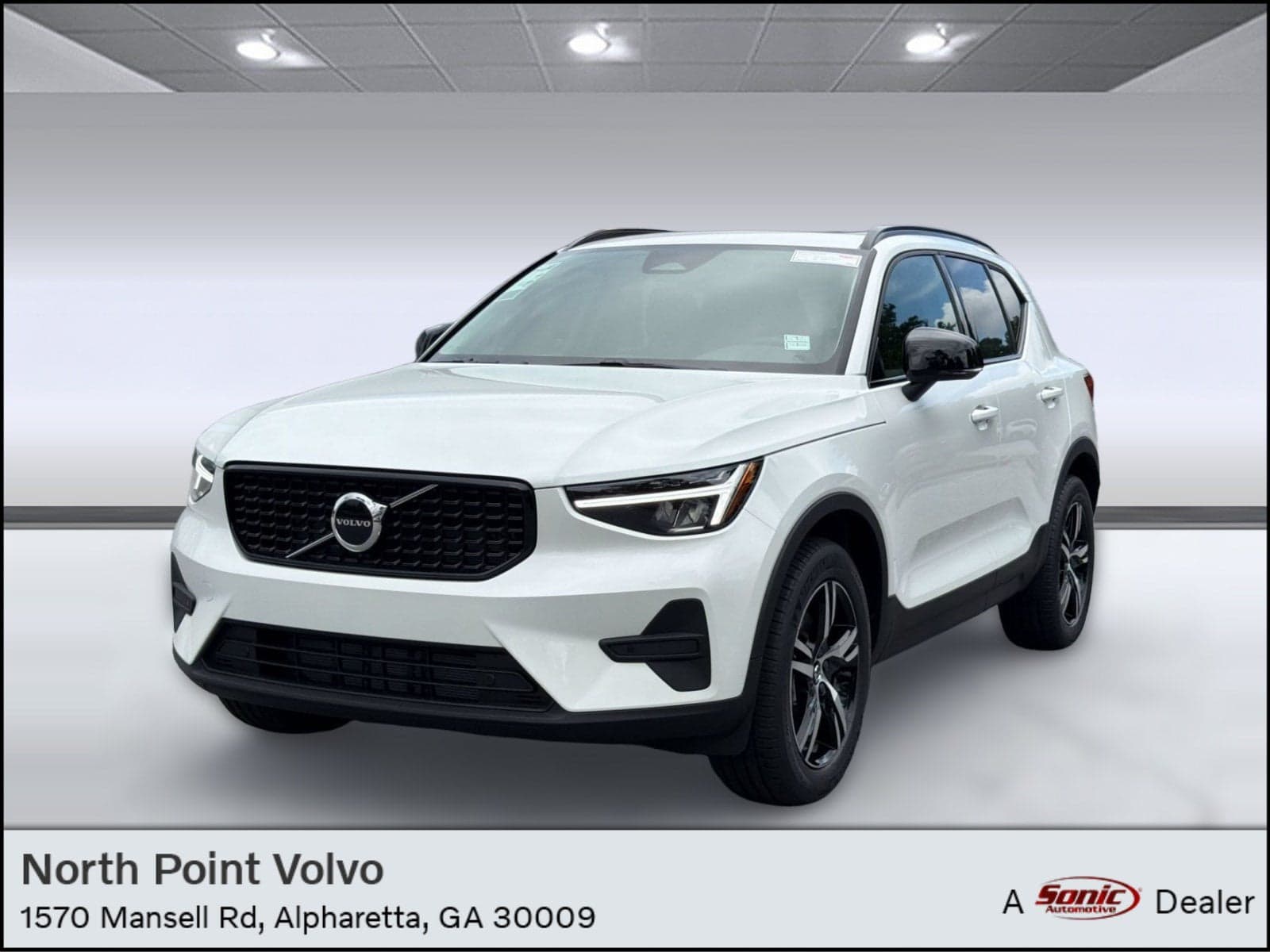 2026 Volvo XC40 B5 Core — photo 1 of 31