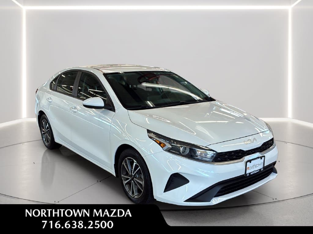 2022 Kia Forte LXS — photo 1 of 27