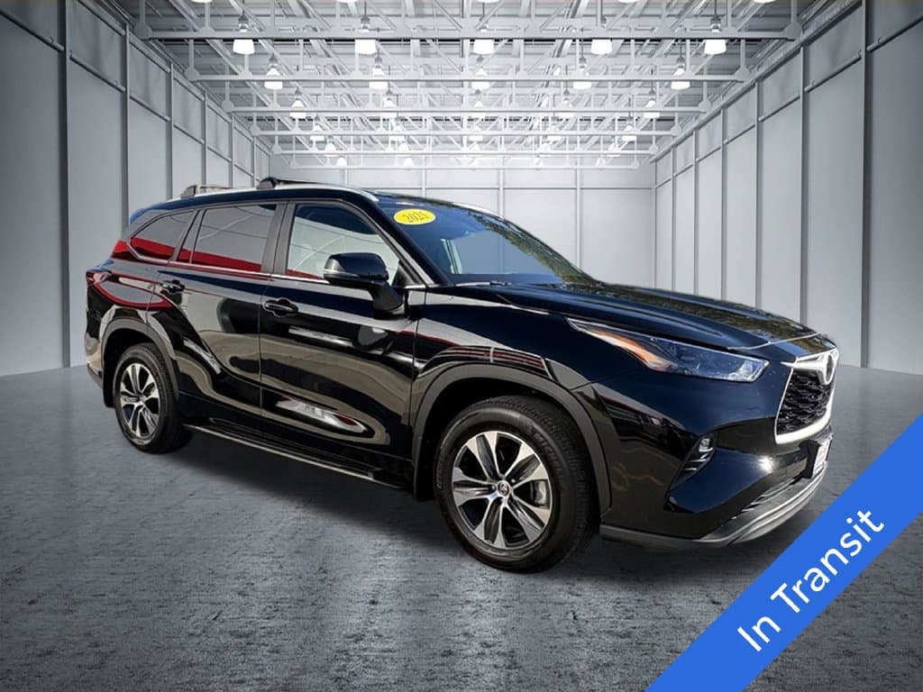 2025 Toyota Highlander XLE — photo 1 of 30