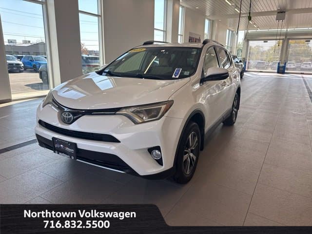 2018 Toyota RAV4 XLE — photo 1 of 27