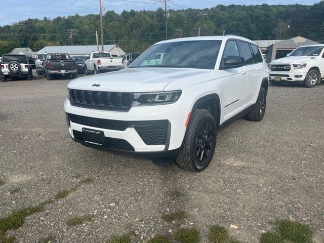 2027 Jeep Grand Cherokee L Laredo Altitude — photo 1 of 22