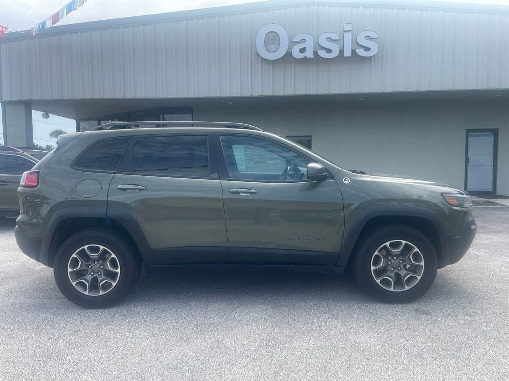2020 Jeep Cherokee Trailhawk — photo 1 of 17
