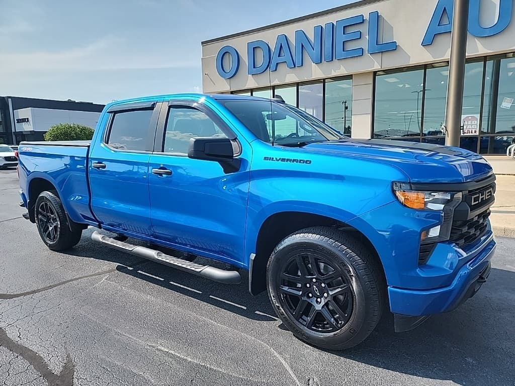 Foto de 2023 Chevrolet Silverado 1500 Custom
