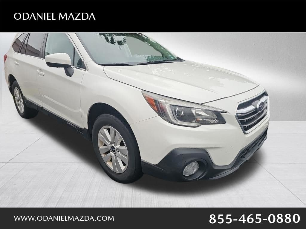 2018 Subaru Outback Premium — photo 1 of 2