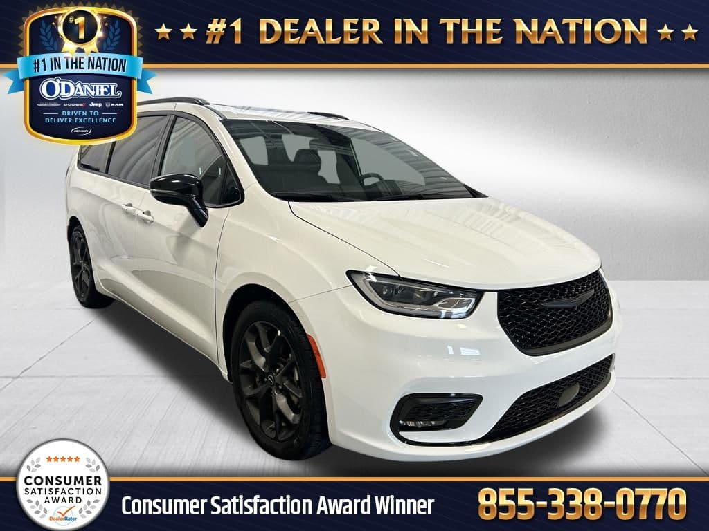 2025 Chrysler Pacifica Limited — photo 1 of 32