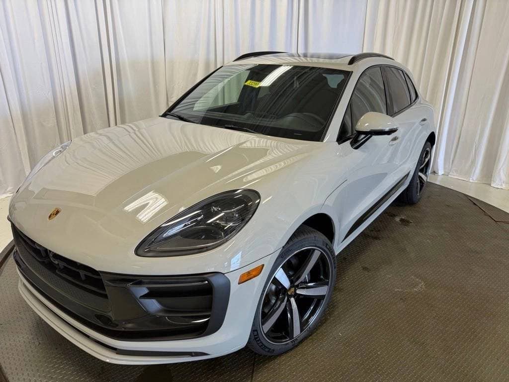 2026 Porsche Macan Base — photo 1 of 36