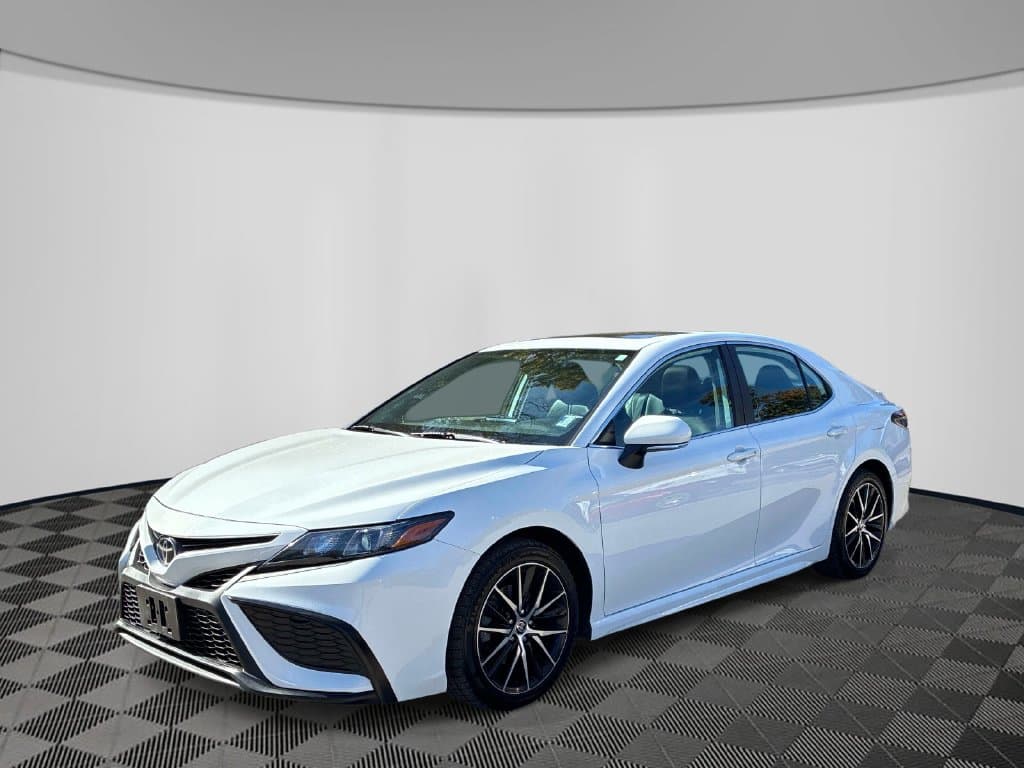 2021 Toyota Camry SE — photo 1 of 34