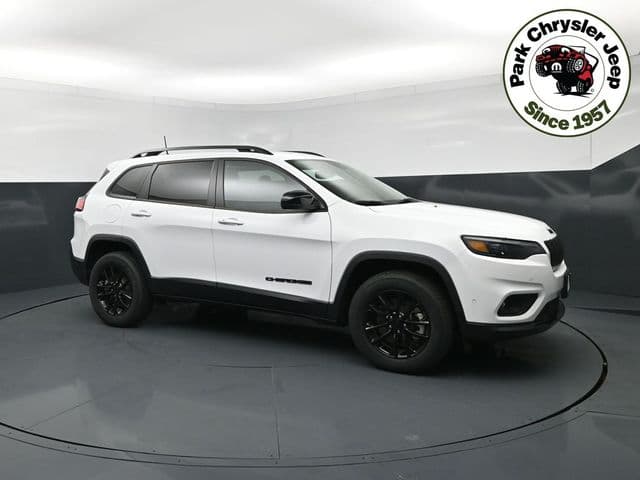 2023 Jeep Cherokee Altitude Lux — photo 1 of 30