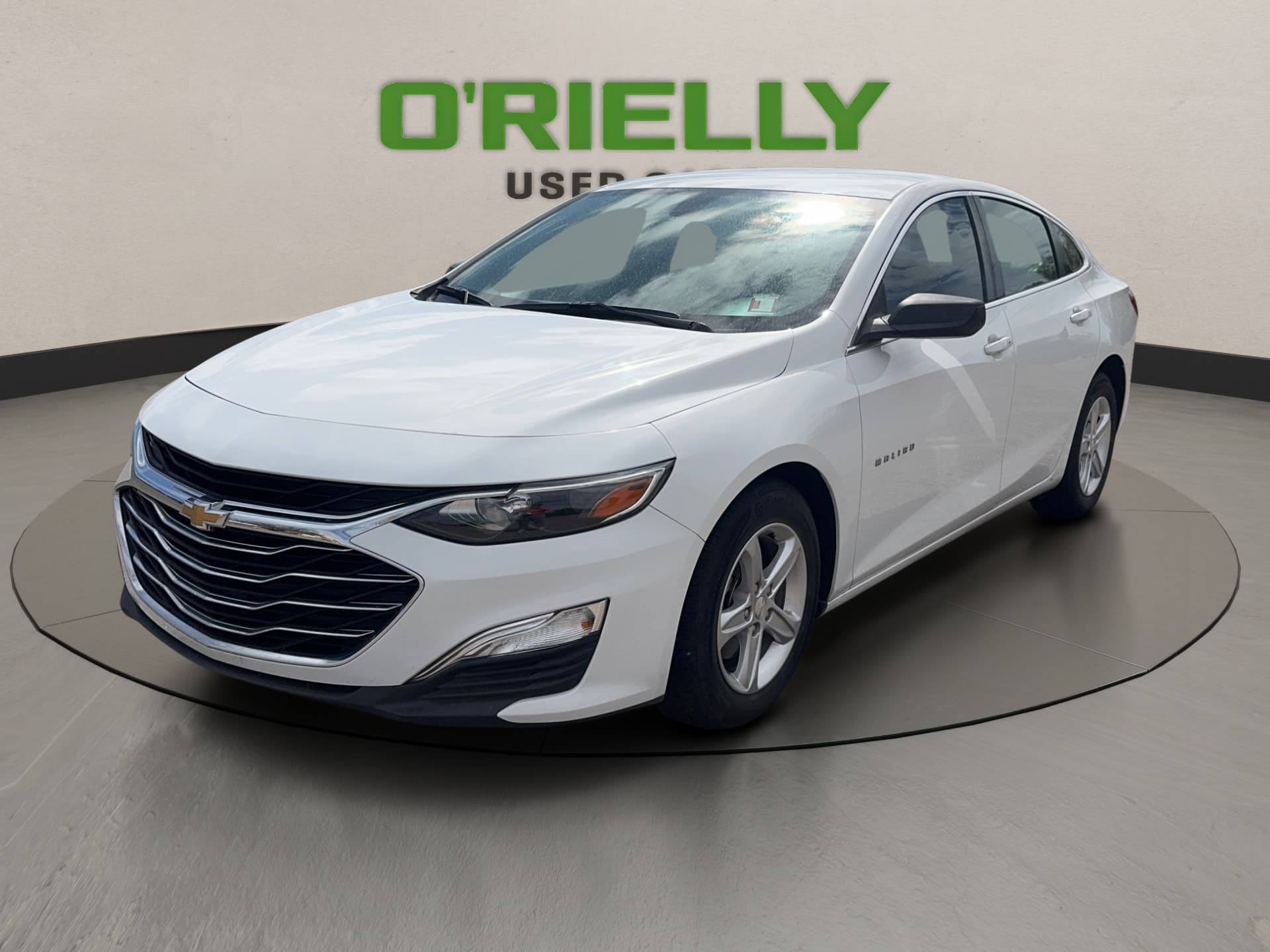 2020 Chevrolet Malibu LS — photo 1 of 18