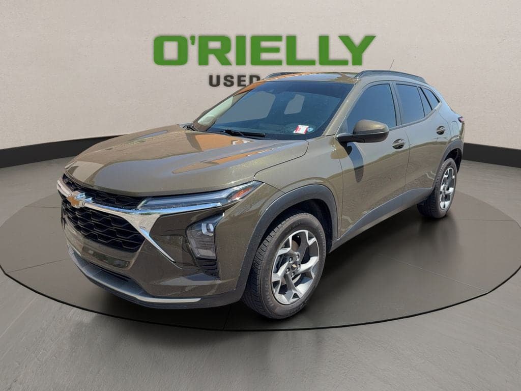 2024 Chevrolet Trax LT — photo 1 of 10