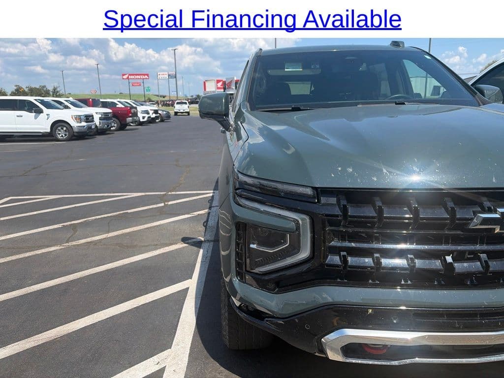 2025 Chevrolet Suburban Z71 — photo 1 of 31