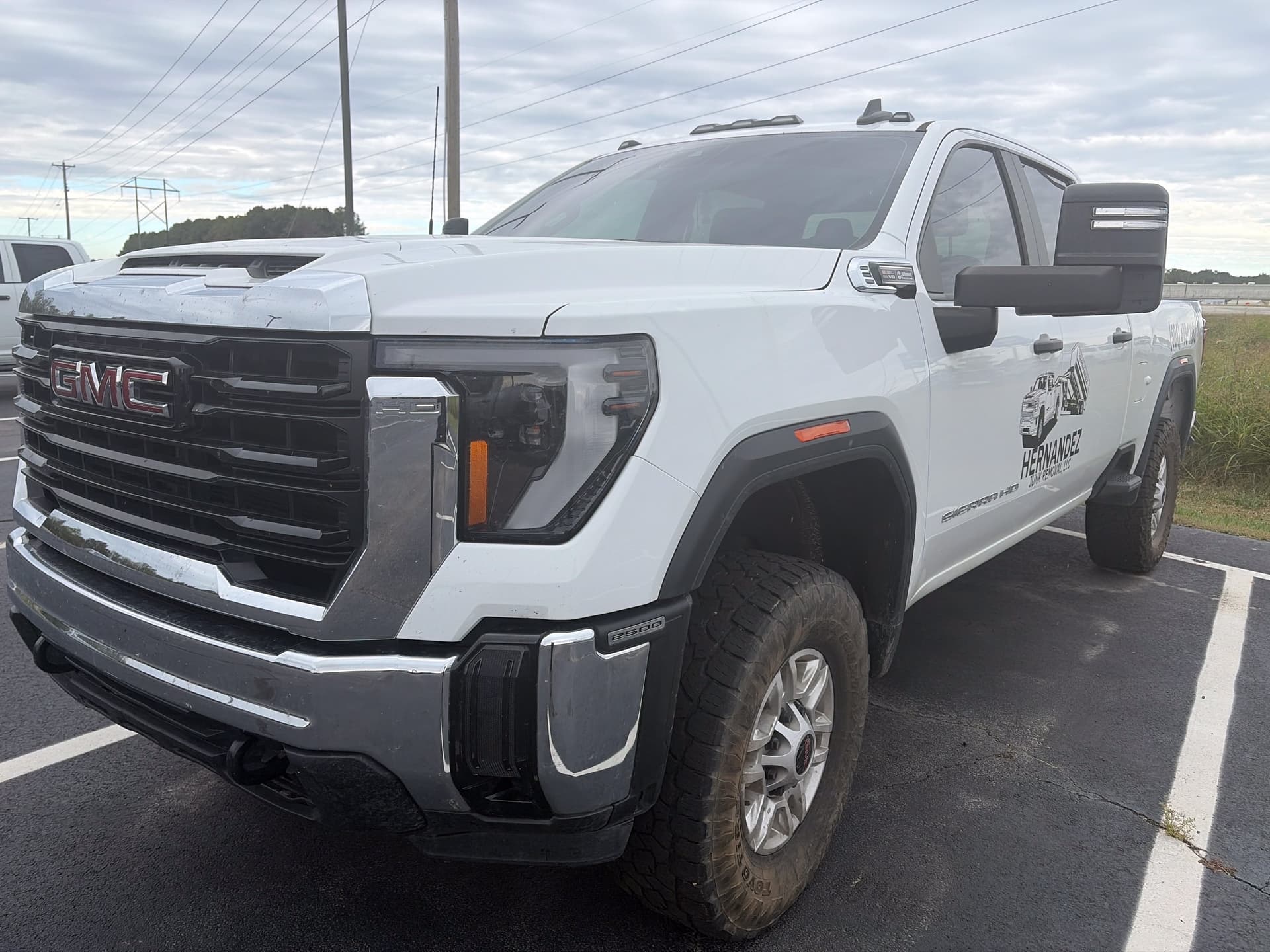 2024 GMC Sierra 2500HD Pro — photo 1 of 23