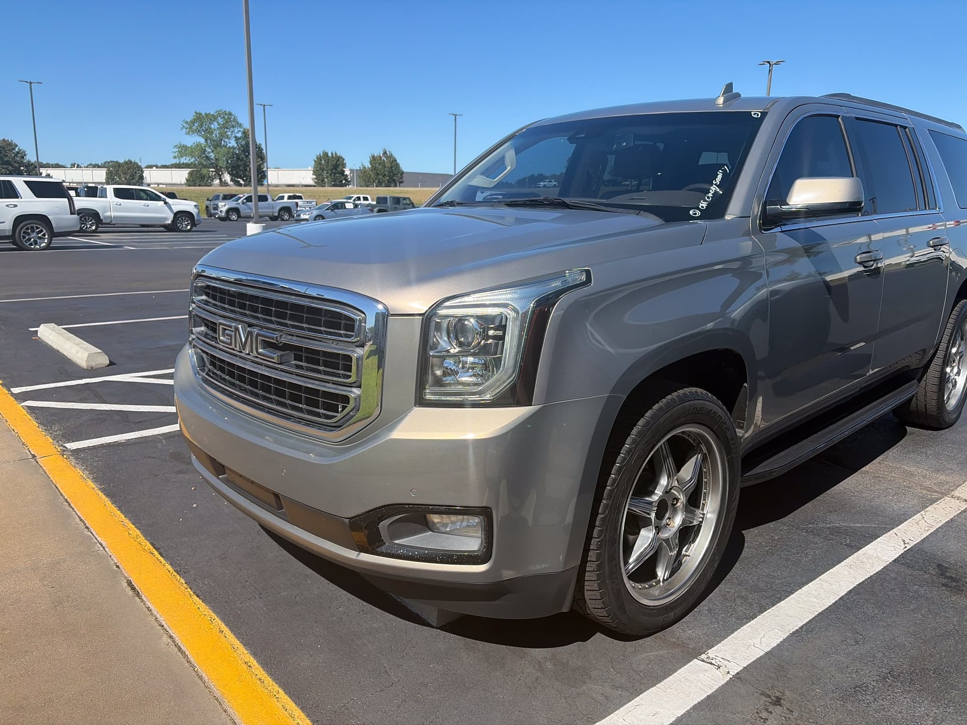2019 GMC Yukon XL SLT Standard Edition — photo 1 of 24