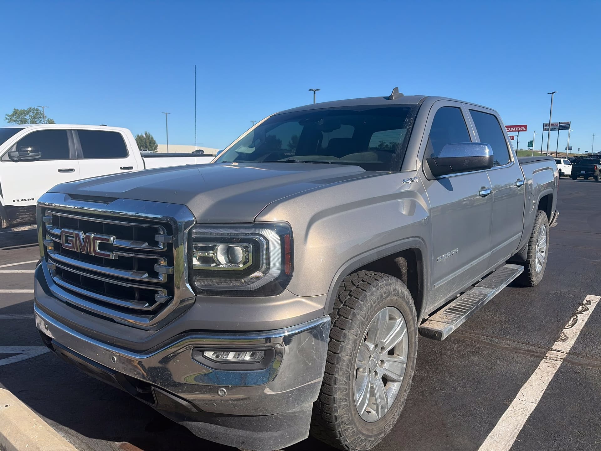 2017 GMC Sierra 1500 SLT — photo 1 of 23