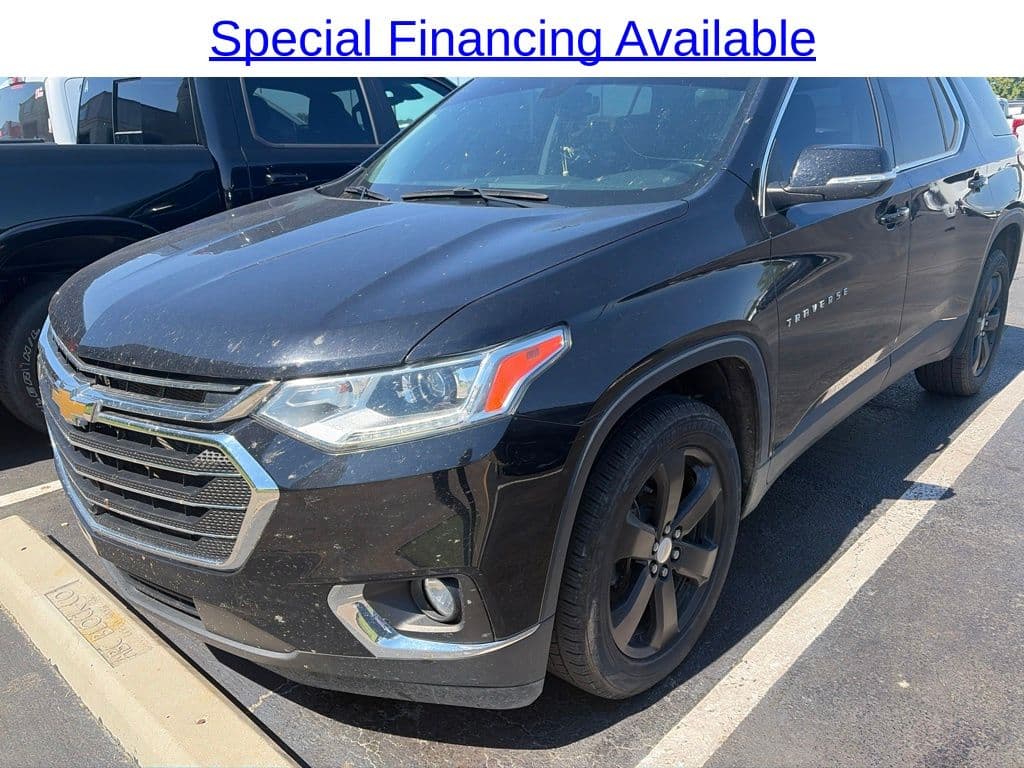 2021 Chevrolet Traverse LT Leather — photo 1 of 23
