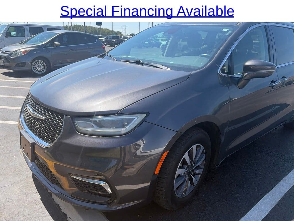 2021 Chrysler Pacifica Touring L — photo 1 of 15