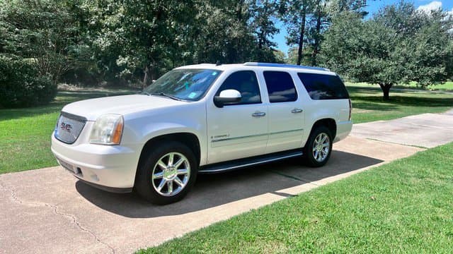 2009 GMC Yukon XL Base — photo 1 of 5