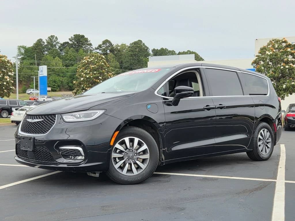 2024 Chrysler Pacifica Hybrid Select — photo 1 of 35