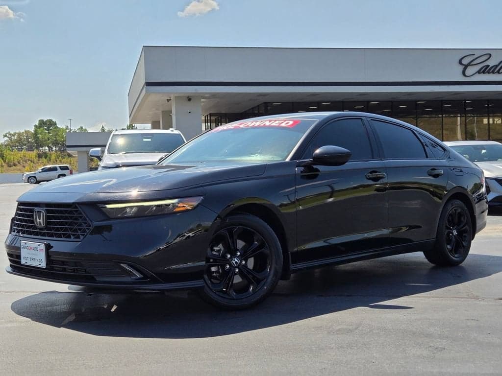 2025 Honda Accord Sedan SE — photo 1 of 32