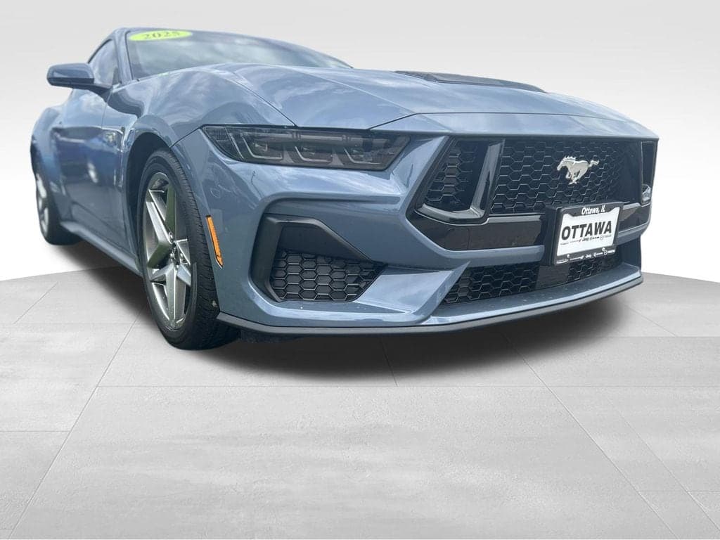 2025 Ford Mustang Base — photo 1 of 41