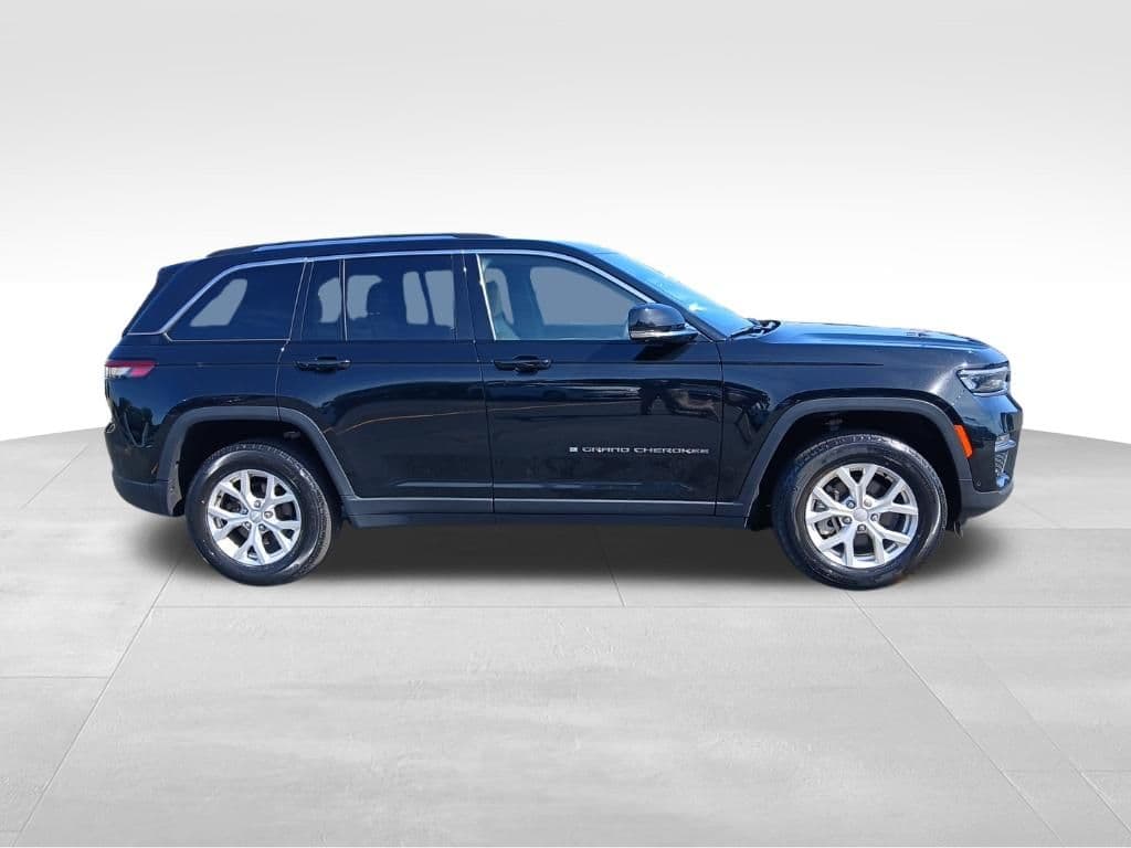 2023 Jeep Grand Cherokee Limited — photo 1 of 10