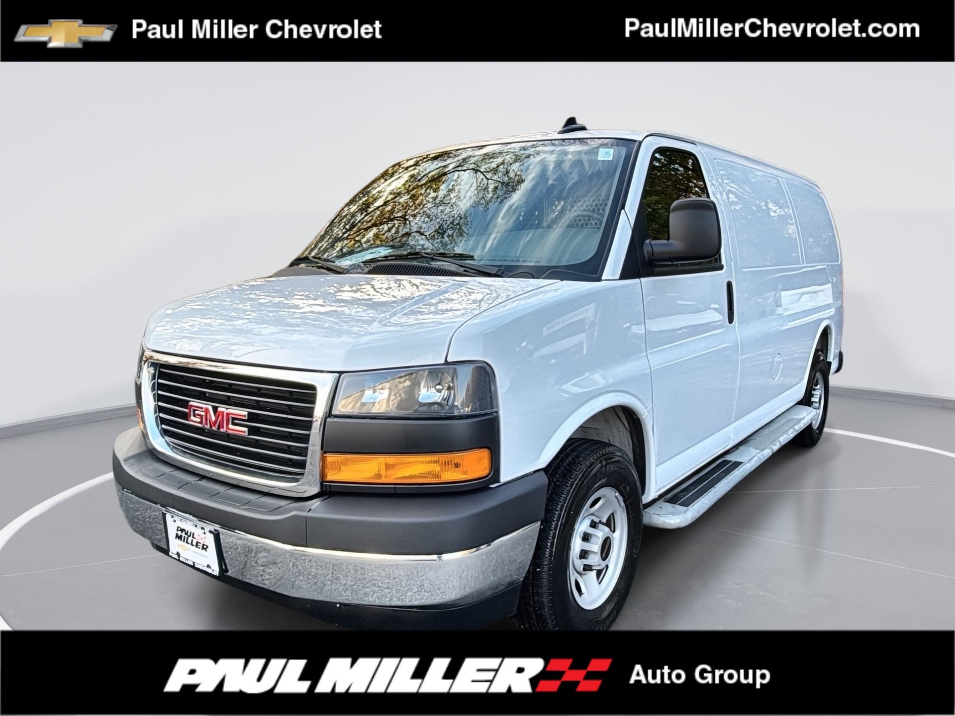 2025 GMC Savana Cargo Van Base — photo 1 of 34