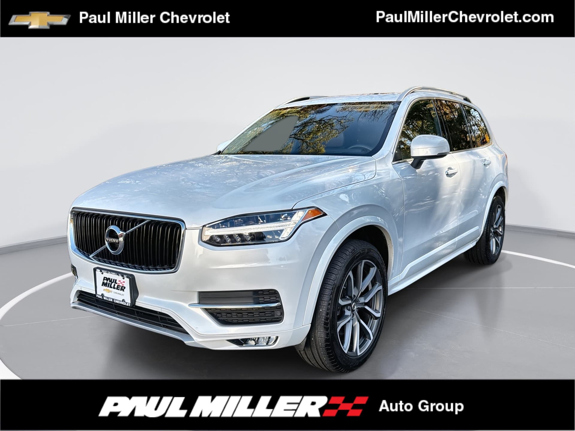 2019 Volvo XC90 Momentum — photo 1 of 35