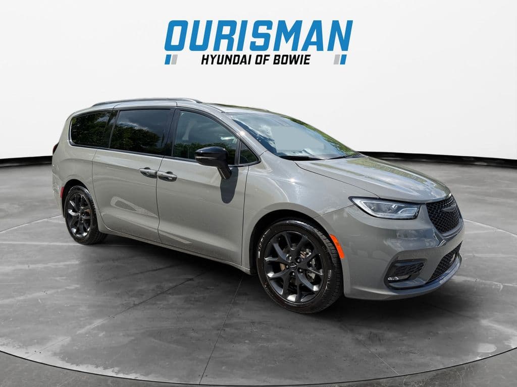 2025 Chrysler Pacifica Limited — photo 1 of 24