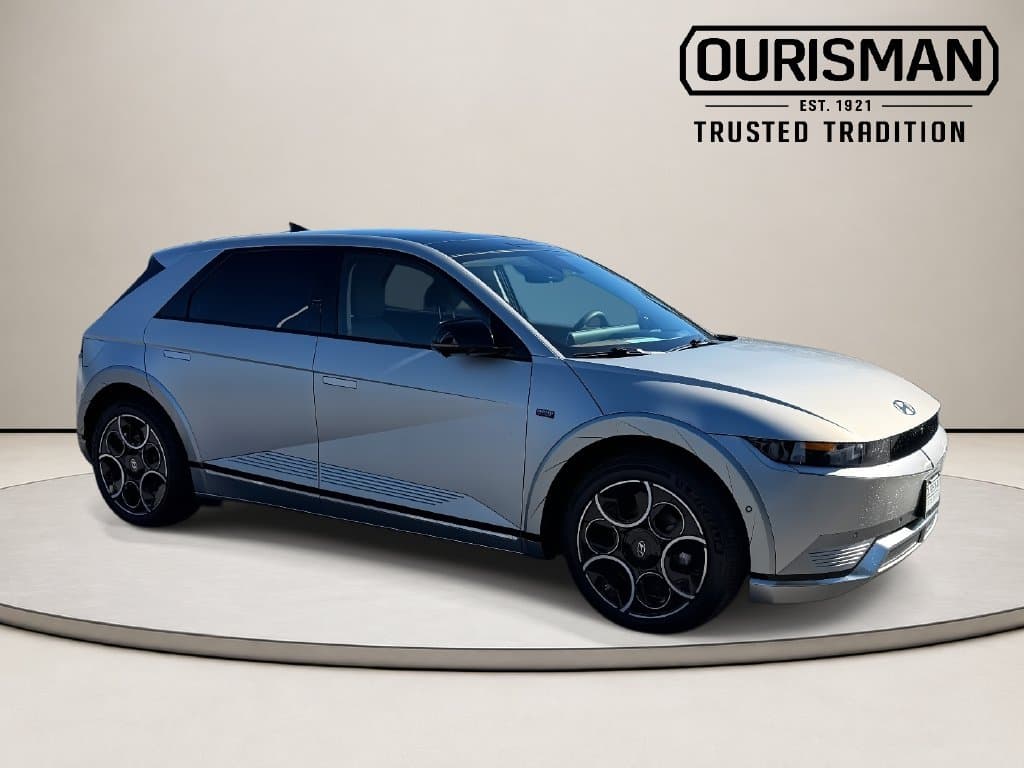 2024 Hyundai IONIQ 5 Base — photo 1 of 43