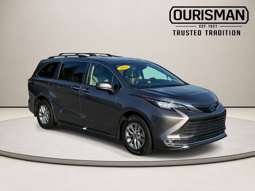 2022 Toyota Sienna XLE — photo 1 of 42