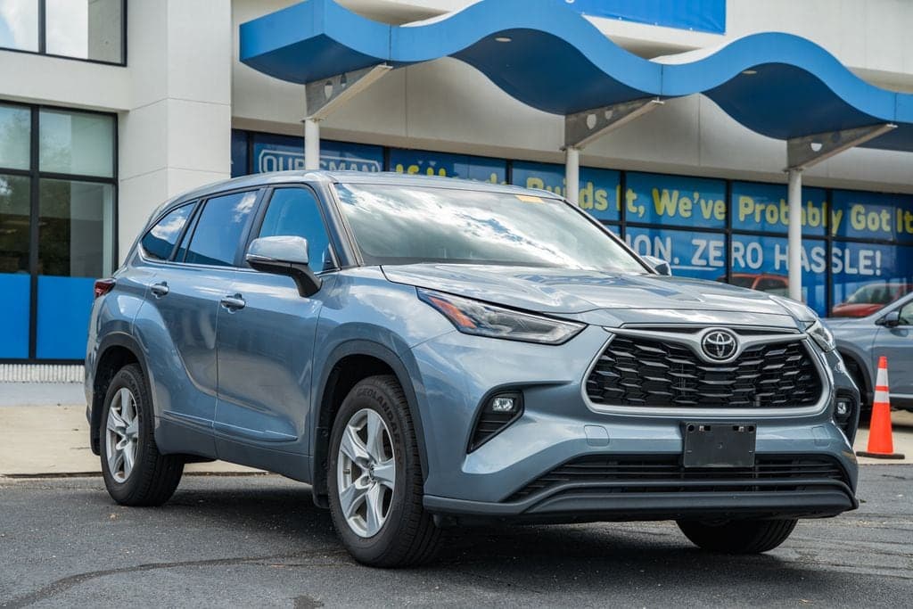 2023 Toyota Highlander LE — photo 1 of 44