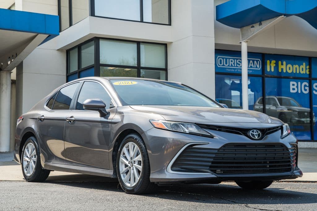 2021 Toyota Camry LE — photo 1 of 37