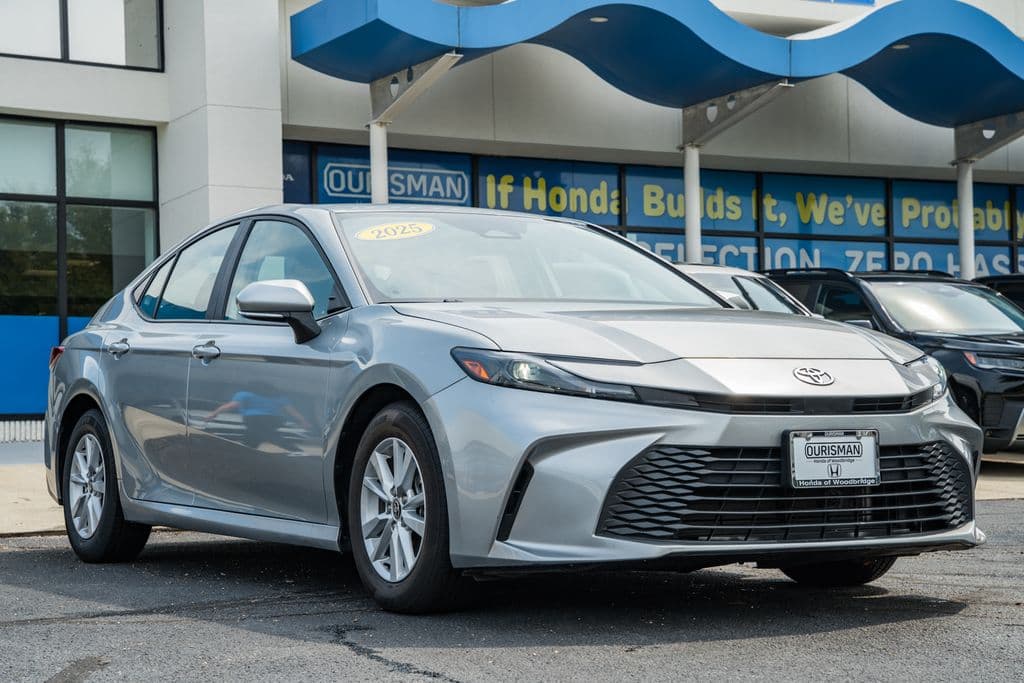 2025 Toyota Camry LE — photo 1 of 42