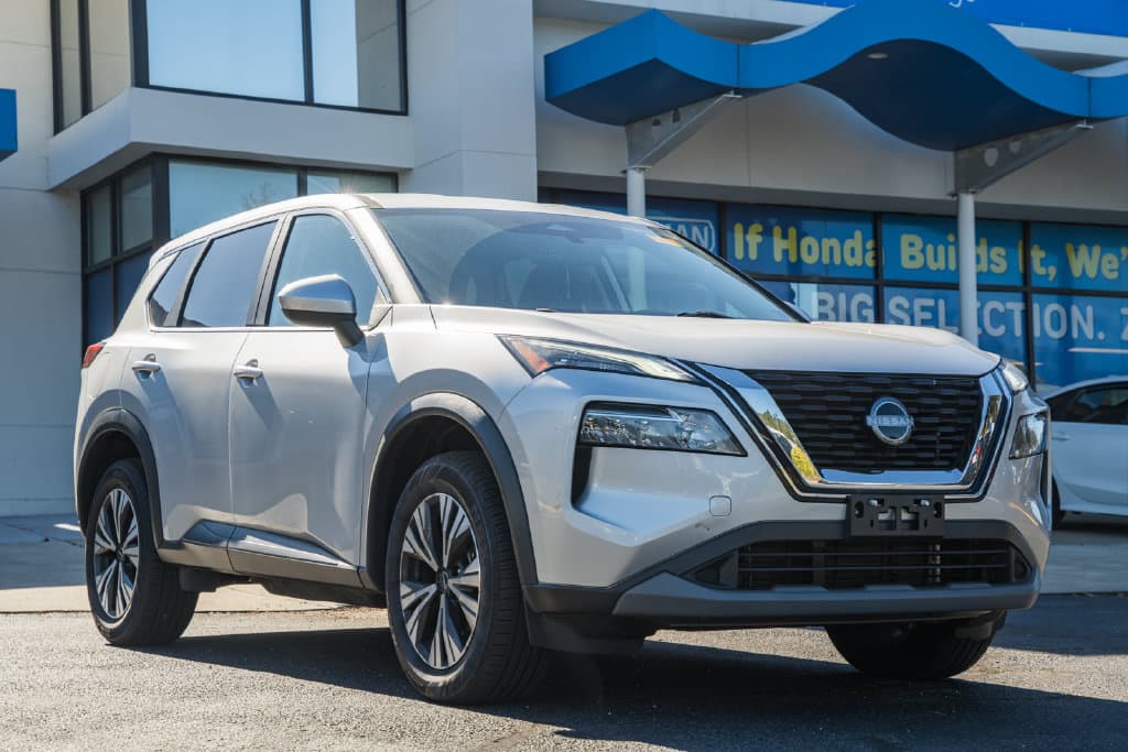 2023 Nissan Rogue SV — photo 1 of 41