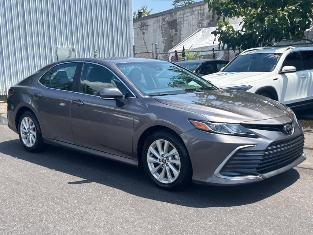 2024 Toyota Camry LE — photo 1 of 31