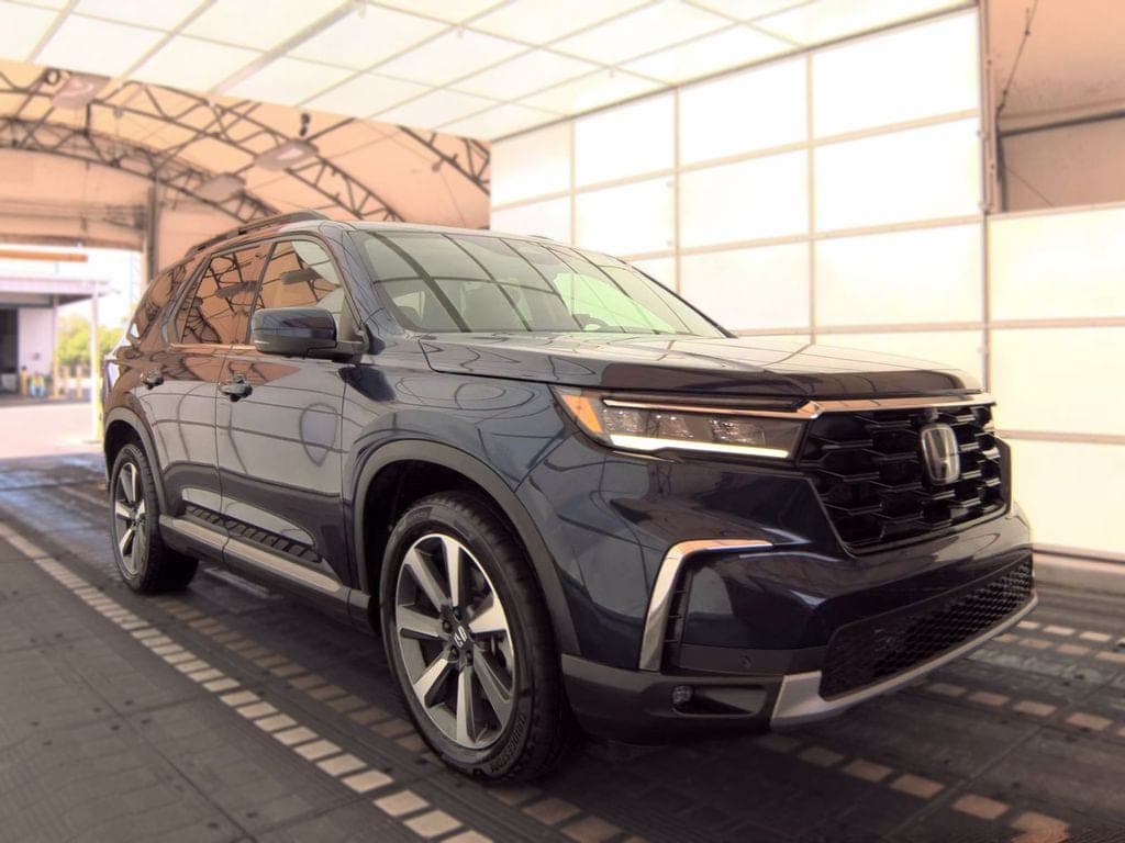 2023 Honda Pilot Elite — photo 1 of 8
