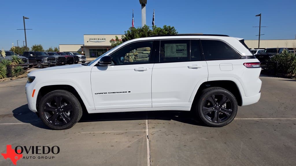 2027 Jeep Grand Cherokee Limited Reserve — photo 1 of 32