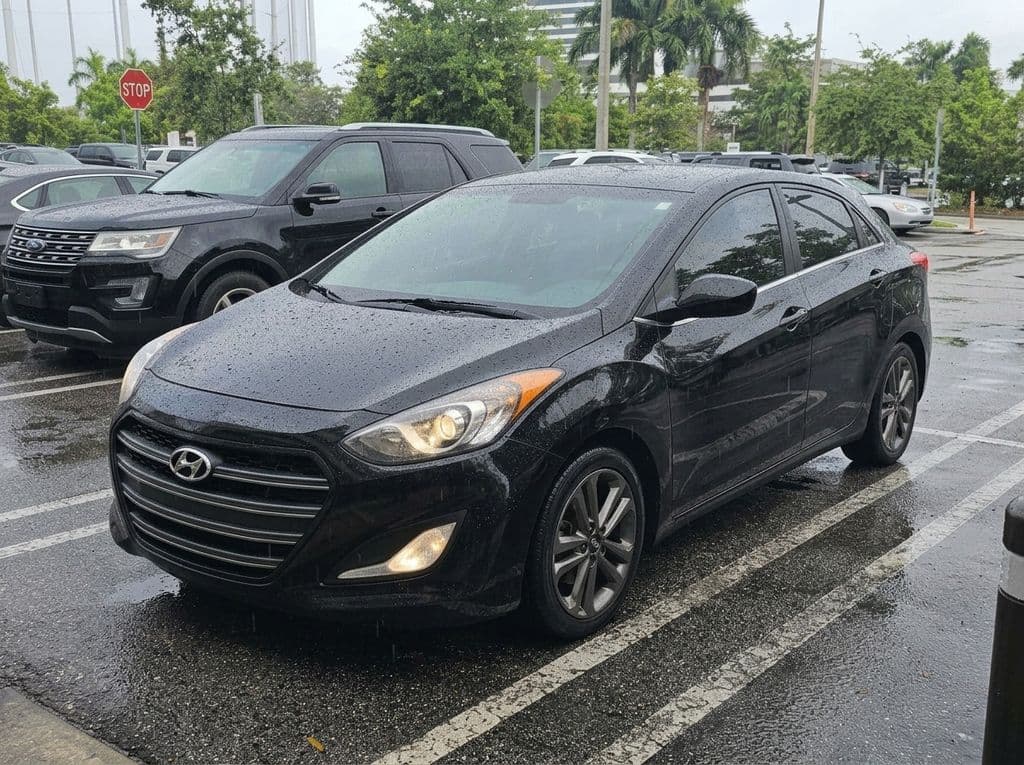 2016 Hyundai Elantra GT Base — photo 1 of 2