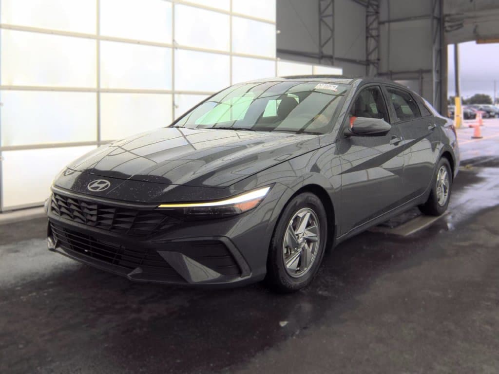 2024 Hyundai Elantra SE — photo 1 of 6
