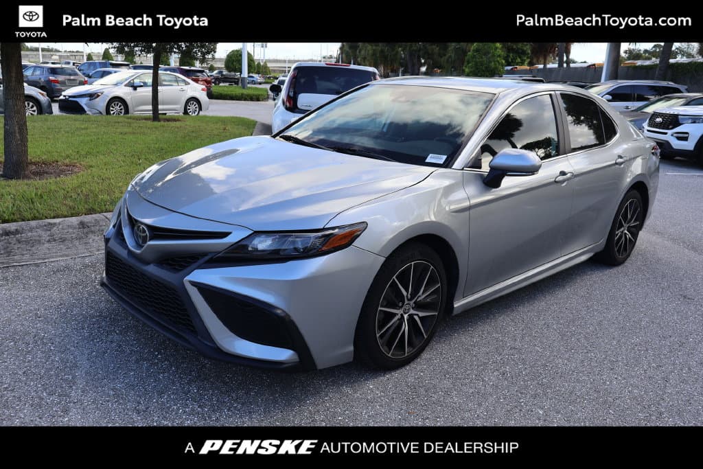 2024 Toyota Camry SE — photo 1 of 8