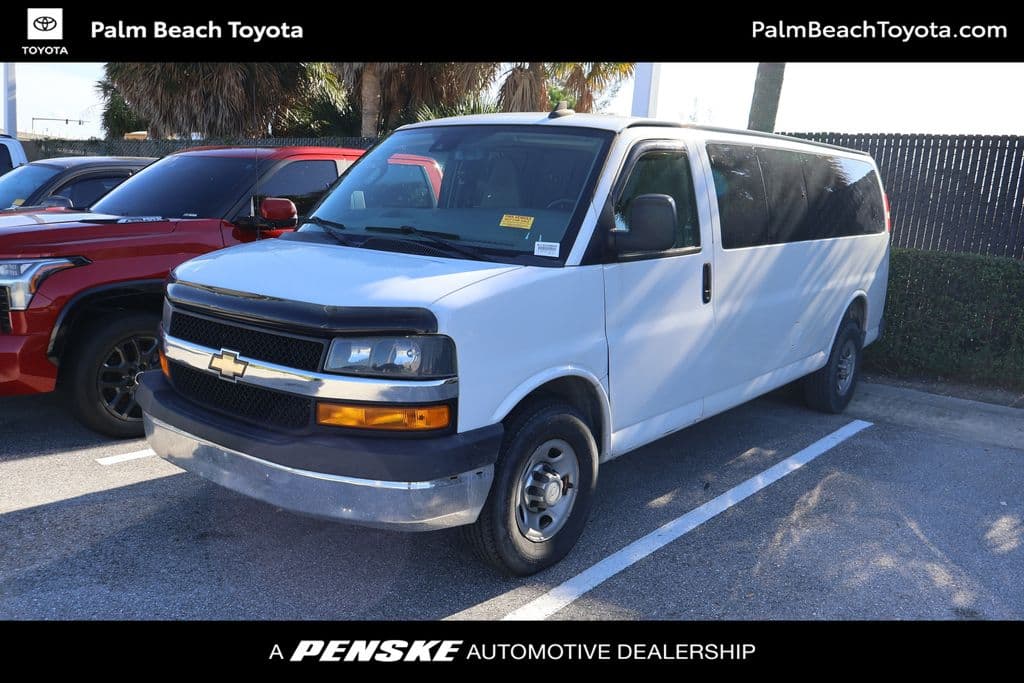 2019 Chevrolet Express Passenger LT — photo 1 of 8