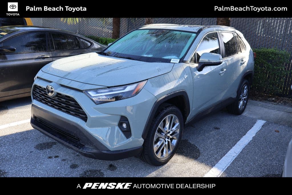 2022 Toyota RAV4 XLE Premium — photo 1 of 8
