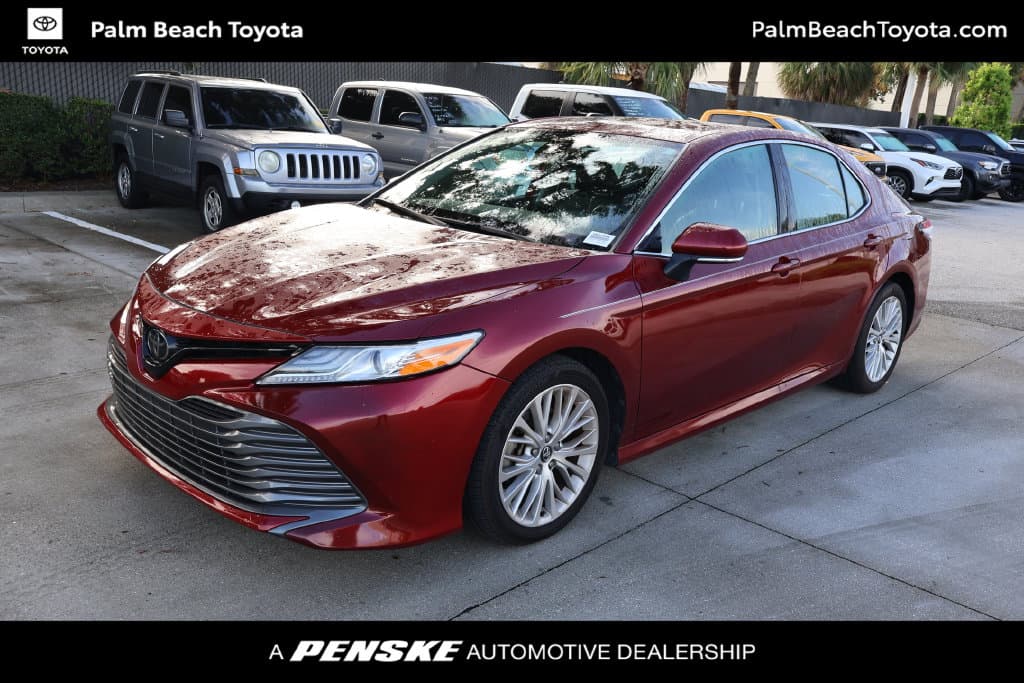 2020 Toyota Camry XLE — photo 1 of 8
