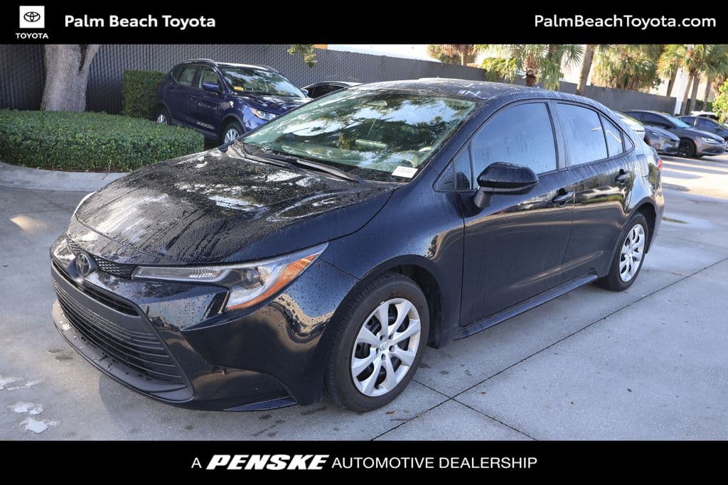 2025 Toyota Corolla LE — photo 1 of 8
