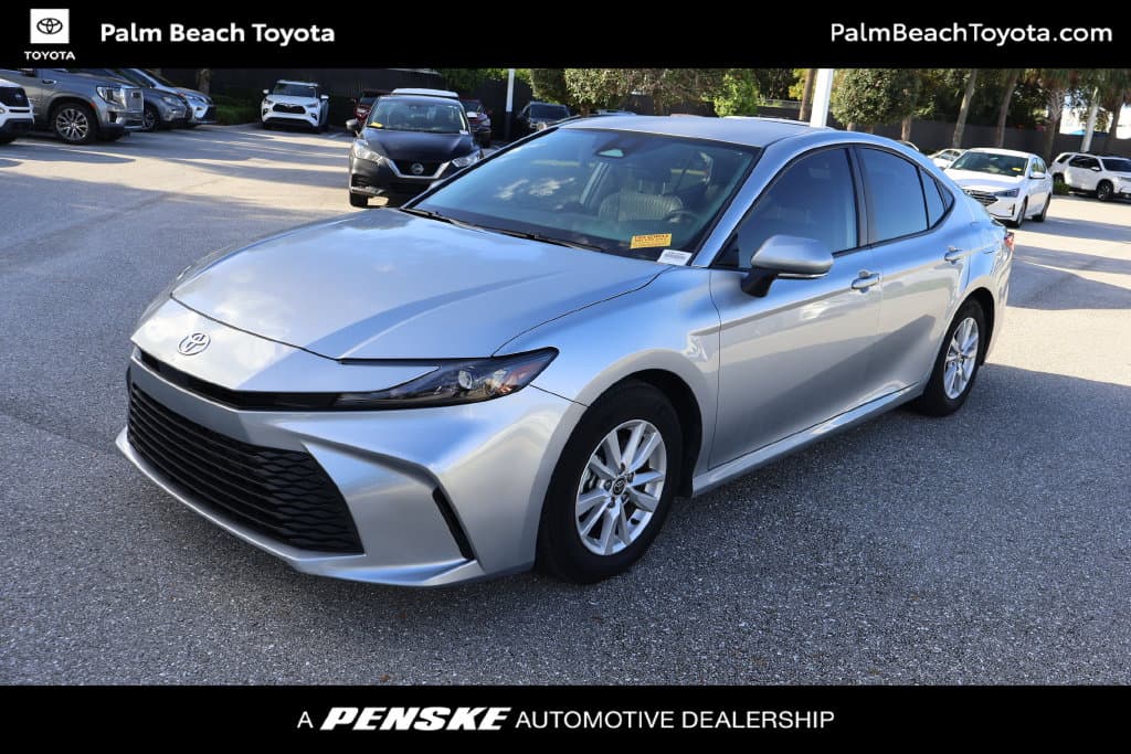 2025 Toyota Camry LE — photo 1 of 8
