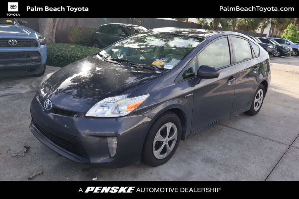 2014 Toyota Prius Three — photo 1 of 8
